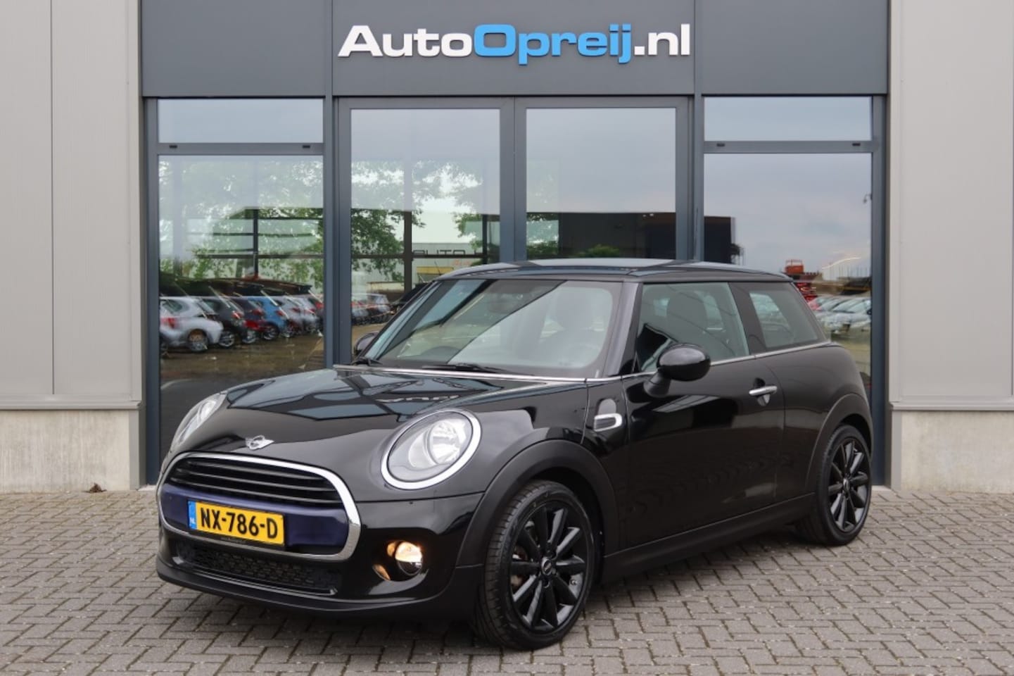 MINI Cooper - 1.5 Cooper Salt 136pk Airco, 17LM-Velgen, 1e eigenaar - AutoWereld.nl