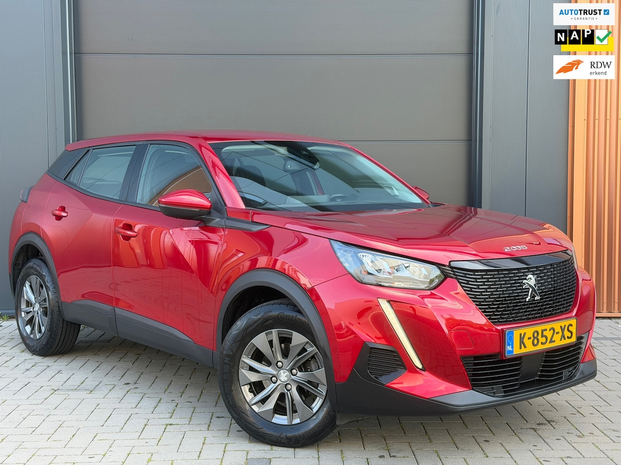 Peugeot 2008 - 1.2 PureTech Active Pack|Volledig Onderhouden|Trekhaak|Navi|360 Graden Camera - AutoWereld.nl
