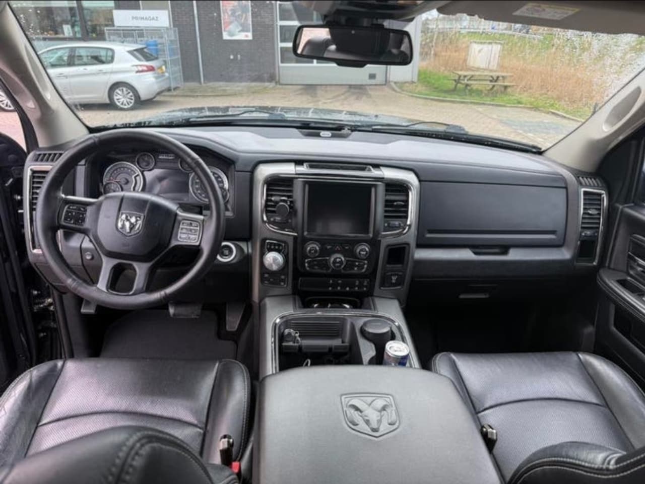 Dodge Ram 1500 - 5.7 V8 Quad Cab 6'4 5.7 V8 Quad Cab 6'4 - AutoWereld.nl