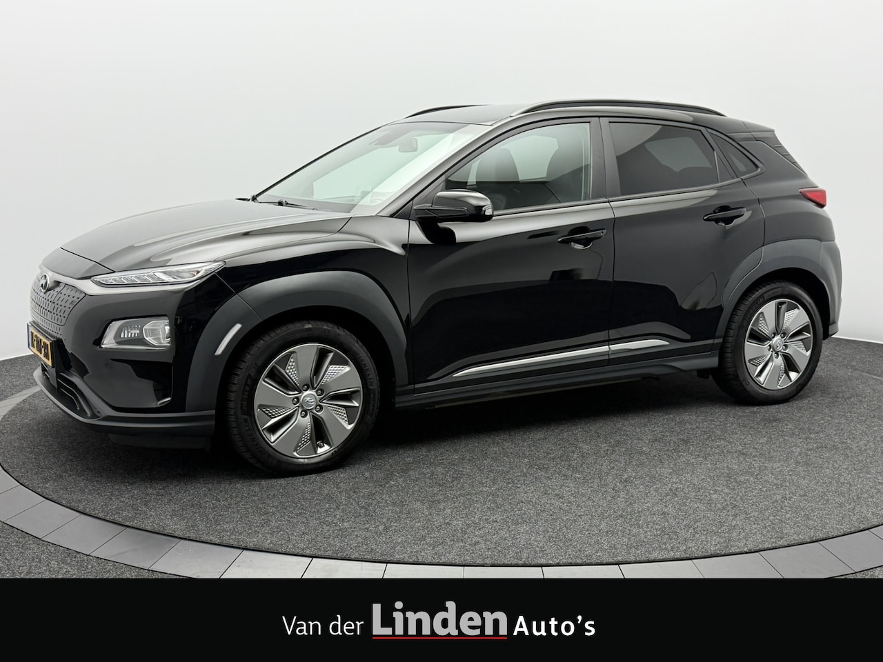 Hyundai Kona Electric - EV Premium 64 kWh 3- Fase SOH 95,4% | Warmtepomp | Camera | Navigatie | Head-Up Display | - AutoWereld.nl