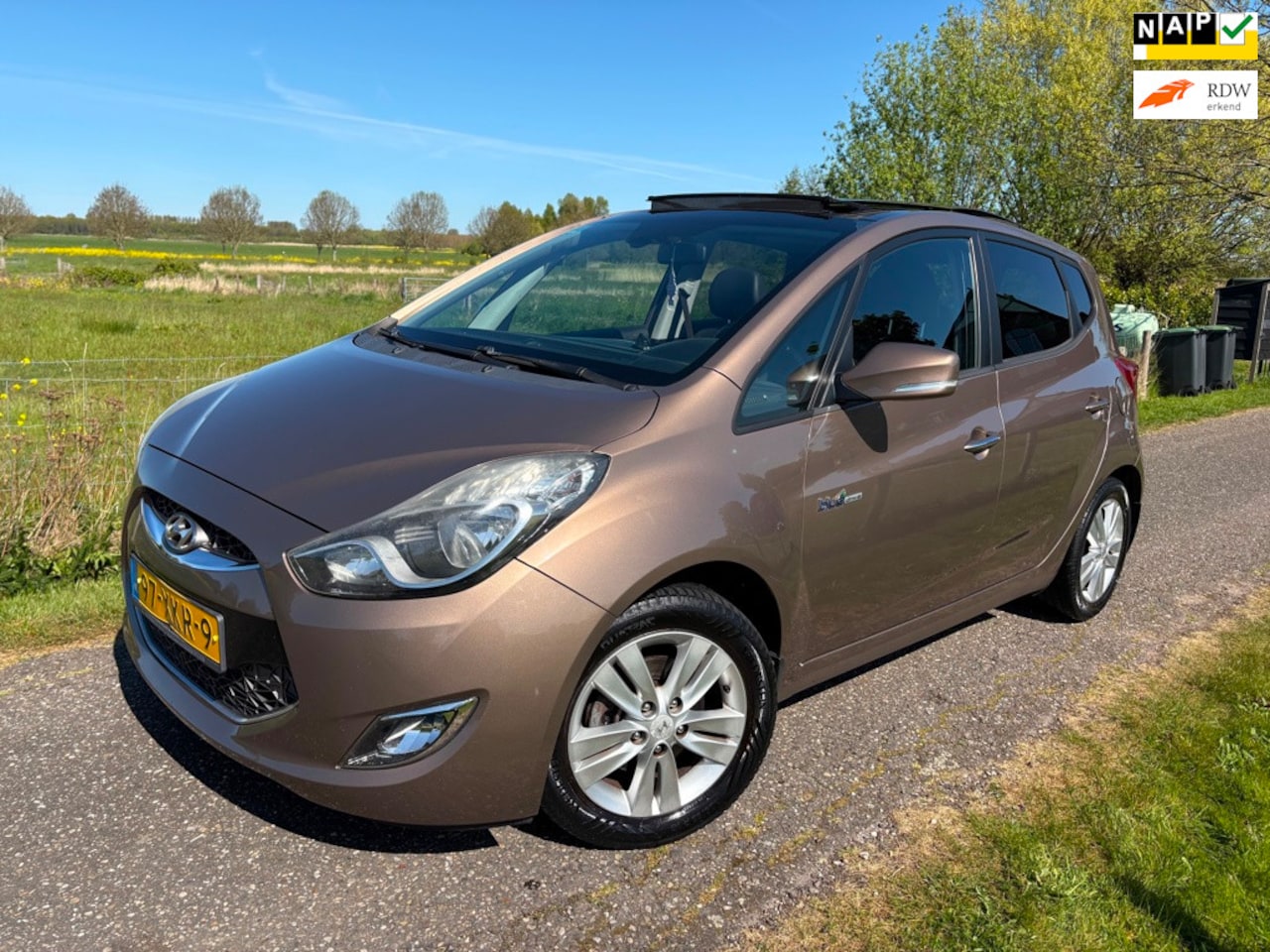 Hyundai ix20 - 1.6i i-Catcher Pano|Leder|Camera|NW Koppeling! - AutoWereld.nl