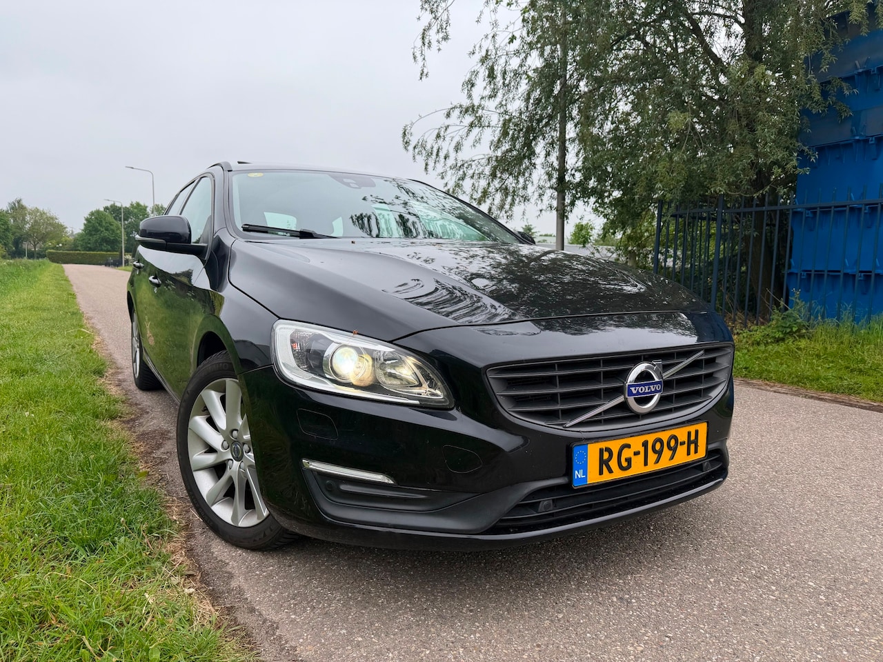 Volvo V60 - 2.0 D3 Summum (bj 2016) AUTOMAAT|XENON|TREKHAAK|VOL - AutoWereld.nl