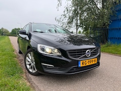 Volvo V60 - 2.0 D3 Summum (bj 2016) AUTOMAAT|XENON|TREKHAAK|VOL