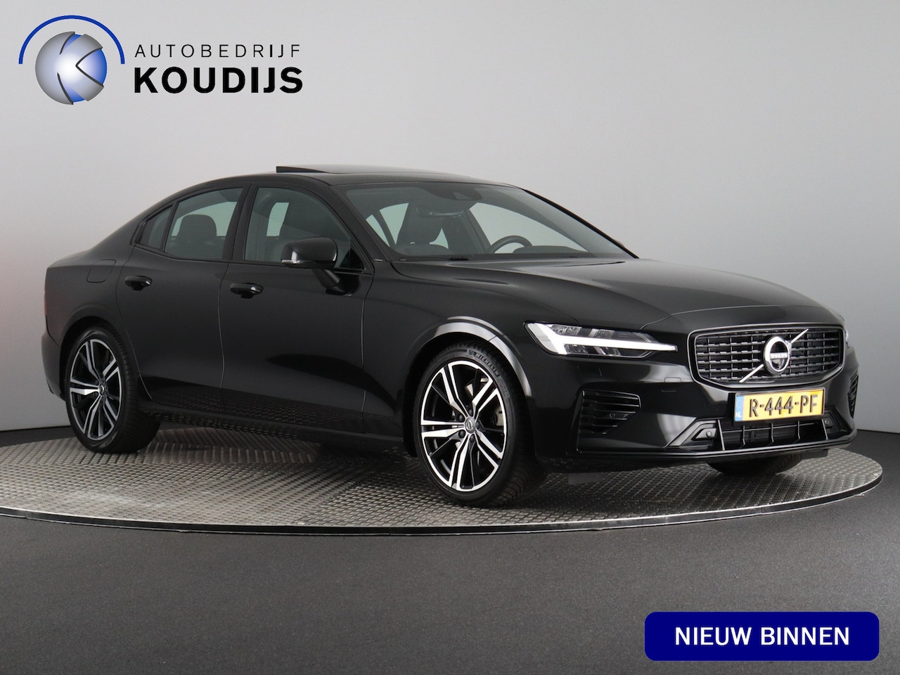 Volvo S60 - 2.0 Recharge T8 AWD R-Design SOH 98% (Trekhaak / Pano / Camera / H&K / Cruise / Stoel-Stuu - AutoWereld.nl