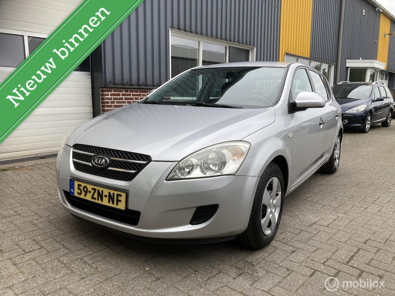Kia Cee'd - 1.6 X-tra TREKHAAK! NETTE AUTO! - AutoWereld.nl