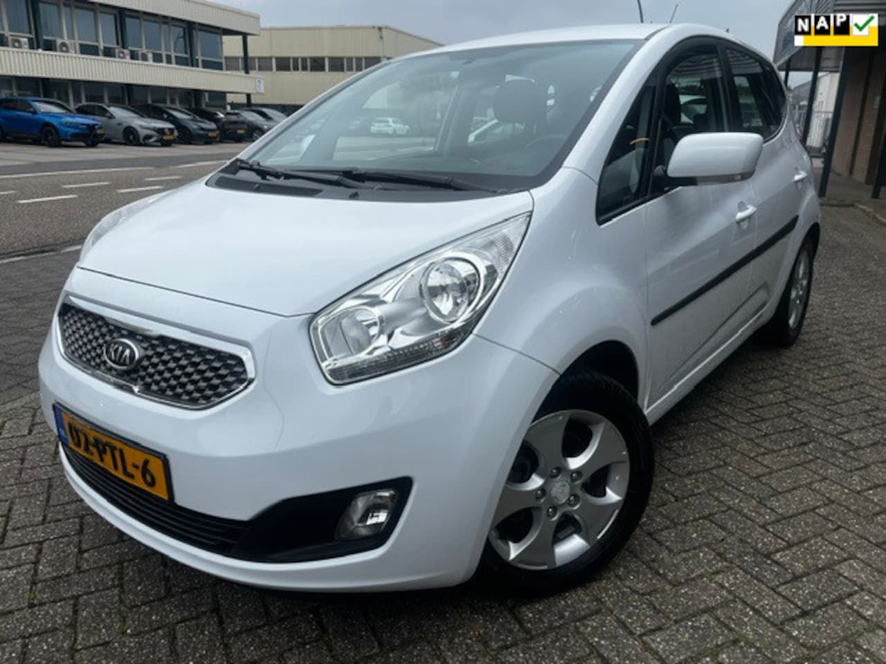 Kia Venga - 1.6 CVVT X-ecutive automaat - AutoWereld.nl