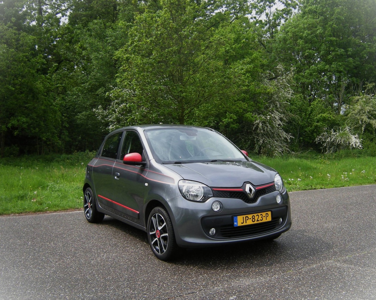 Renault Twingo - 0.9 TCe Dynamique . 90 PK . 5 Drs . Ecc . Cruiscontrol . LMC . sport intrieur half leder . - AutoWereld.nl
