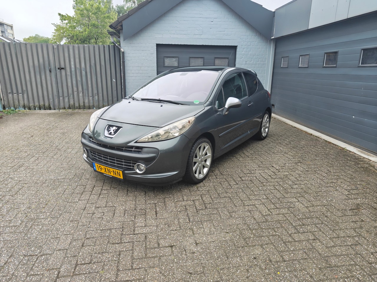 Peugeot 207 - 1.6-16V T RC 1.6-16V T RC,Climate control,Parking system,Cruise control,Panoramadak - AutoWereld.nl