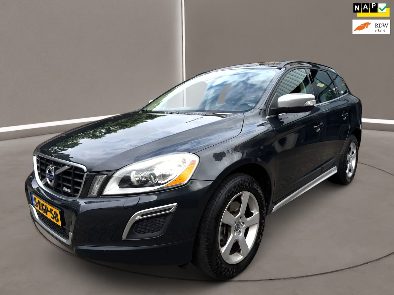 Volvo XC60 - 2.0 T5 R-Design 241 Pk Automaat Airco Navi Leer Xenon 157 dkm Nap 2e Eig. - AutoWereld.nl