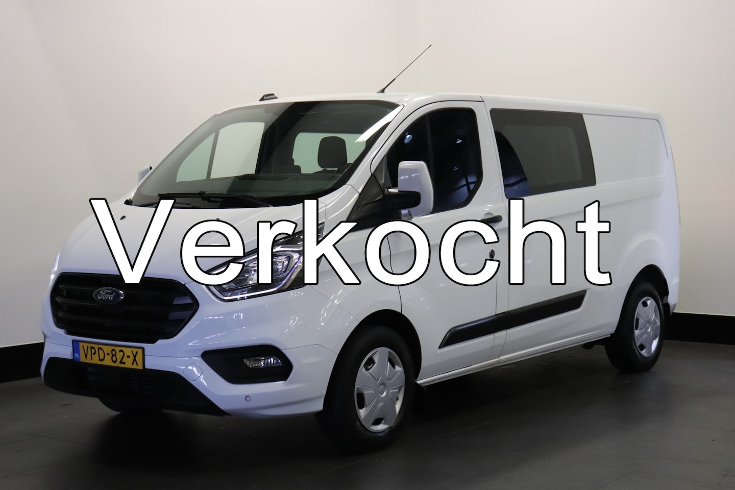 Ford Transit Custom - 2.0 TDCI 130PK L2 Dubbele Cabine EURO 6 - Airco - Navi - Cruise - Trekhaak - € 18.950,- Ex - AutoWereld.nl