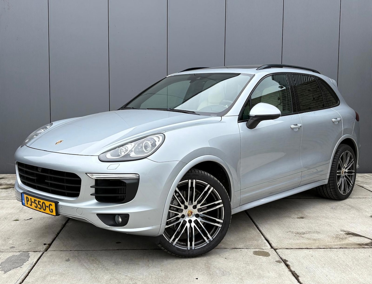 Porsche Cayenne - 3.6 S Platinum Edition | 1e Eigenaar | Bose | Luchtvering | NL Auto | Panoramadak | - AutoWereld.nl