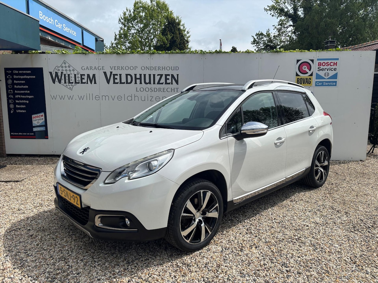 Peugeot 2008 - 1.6 VTI 88KW/120PK Feline Pack Premium Plus Airco PDC voor+achter-Navi-Apple car play - AutoWereld.nl