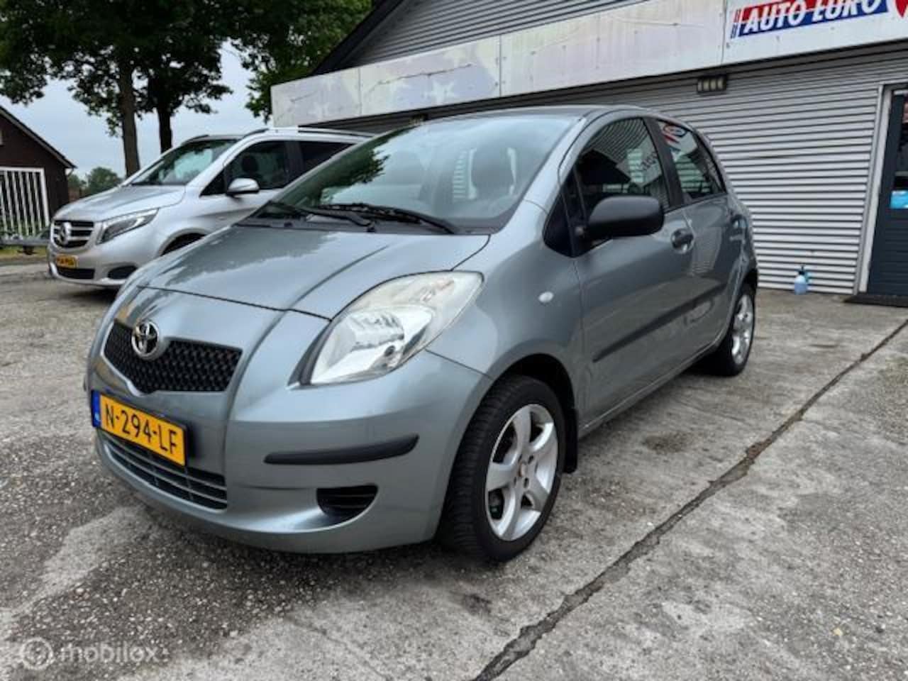 Toyota Yaris - 1.3 VVT-i Idols 1.3 VVTi 5-DRS Idols - AutoWereld.nl