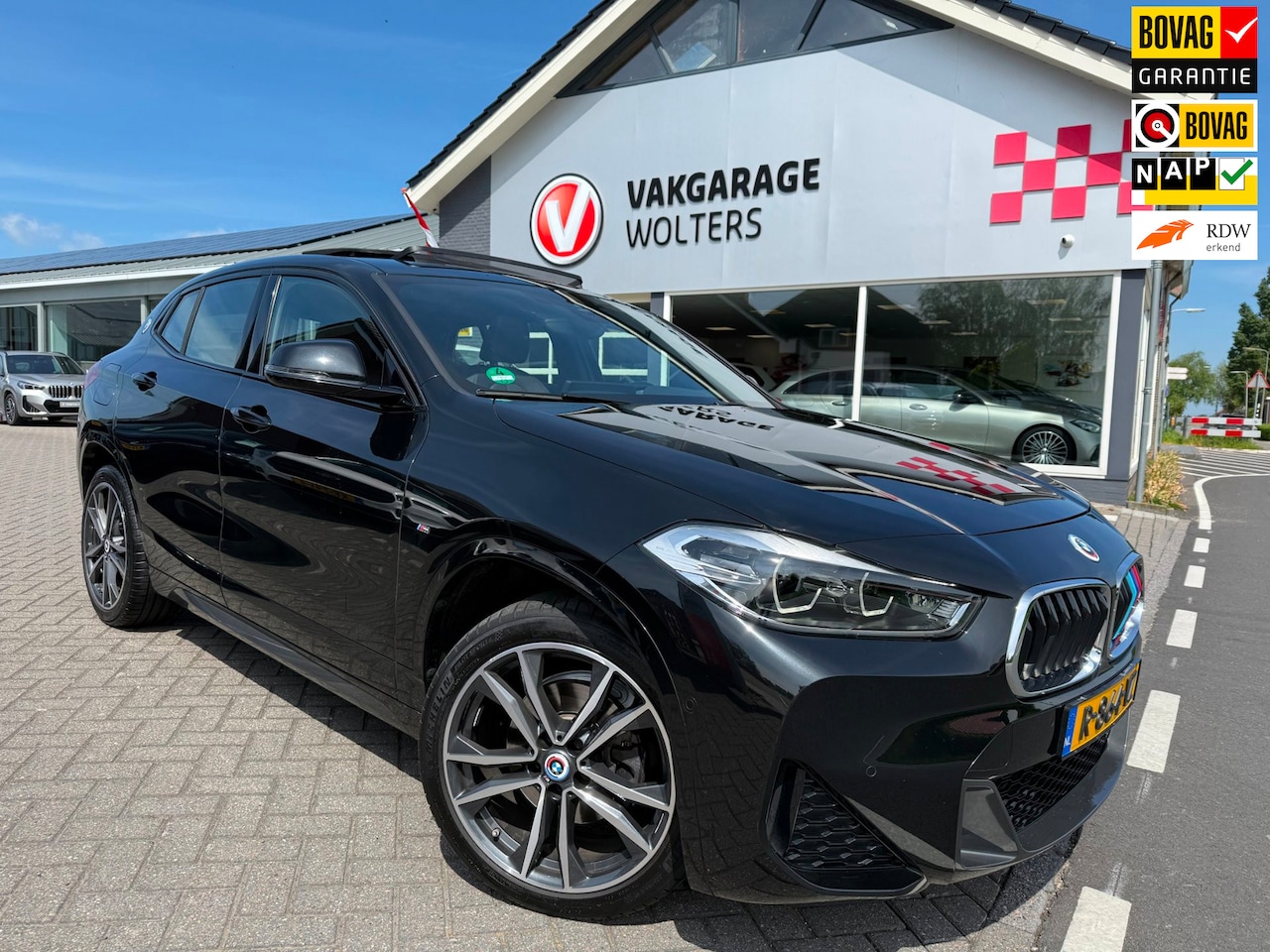 BMW X2 - SDrive18i Business Edition Plus/ TREKHAAK/M SPORT/LEDER - AutoWereld.nl