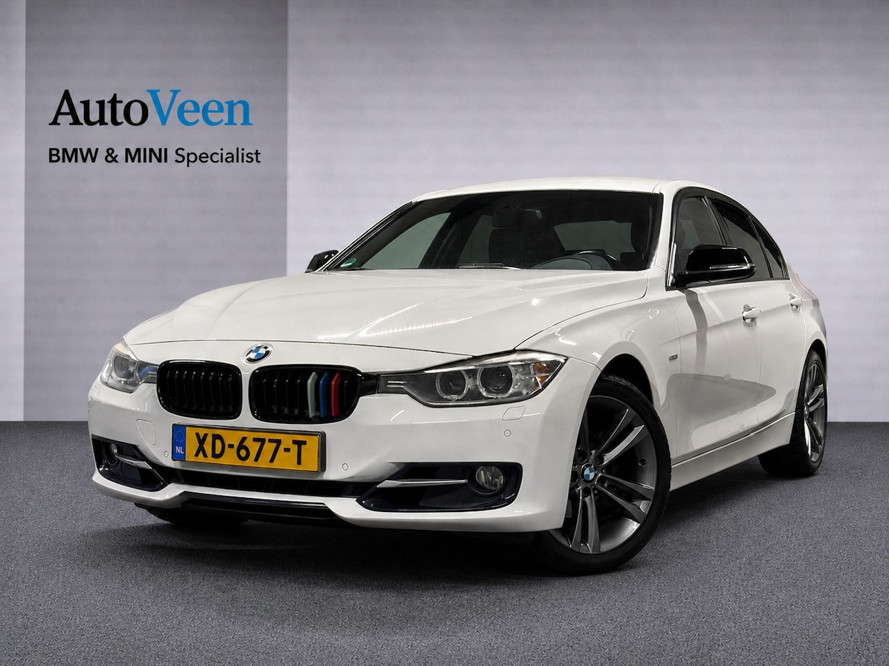 BMW 3-serie - 320i High Executive (LED, LEDER, STOELVERWARMING, PARKEERSENSOREN, NAVI) - AutoWereld.nl