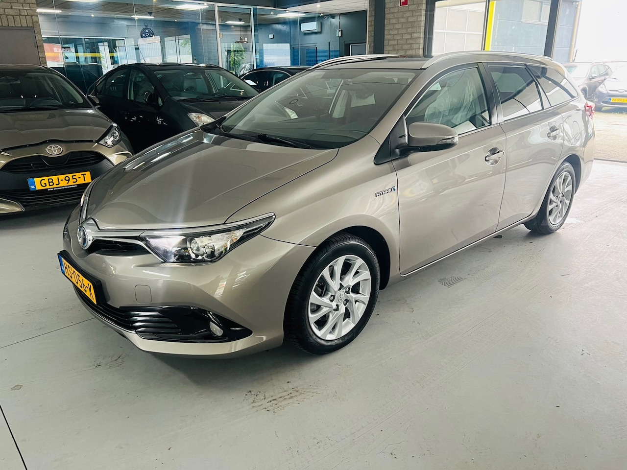 Toyota Auris Touring Sports - 1.8 Hybrid Lease PANO-NAP - AutoWereld.nl