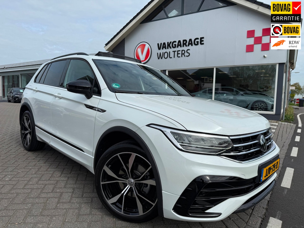 Volkswagen Tiguan - 1.5 TSI R-Line Business/Apple Carplay/ RIJKLAARPRIJS - AutoWereld.nl