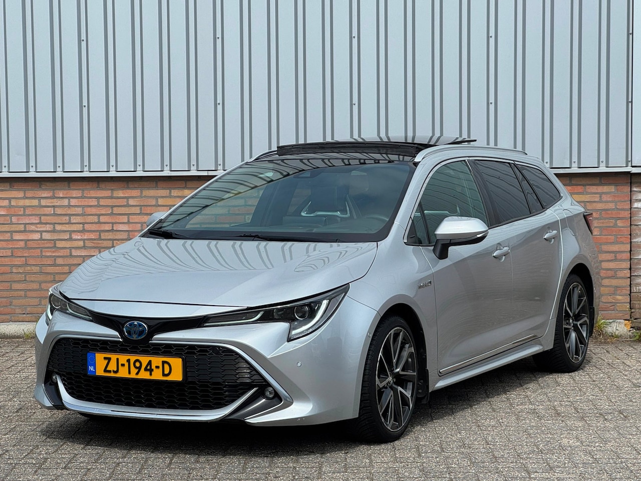 Toyota Corolla Touring Sports - 2.0 Hybrid Premium Panorama/ Leder/ 184PK - AutoWereld.nl