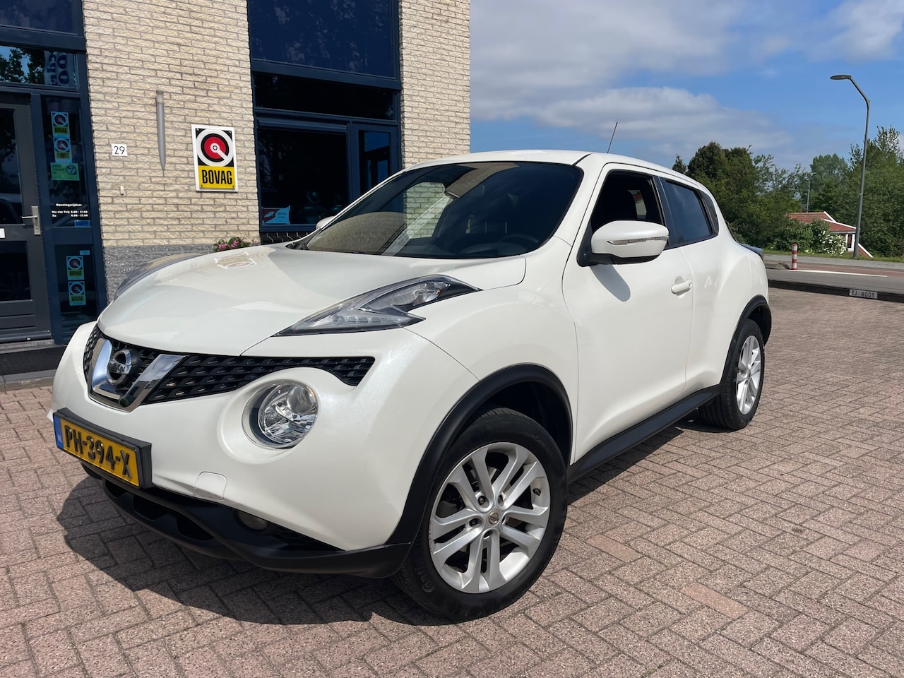 Nissan Juke - 1.6 N-Connecta- Automaat- NAV- Trekhaak - AutoWereld.nl