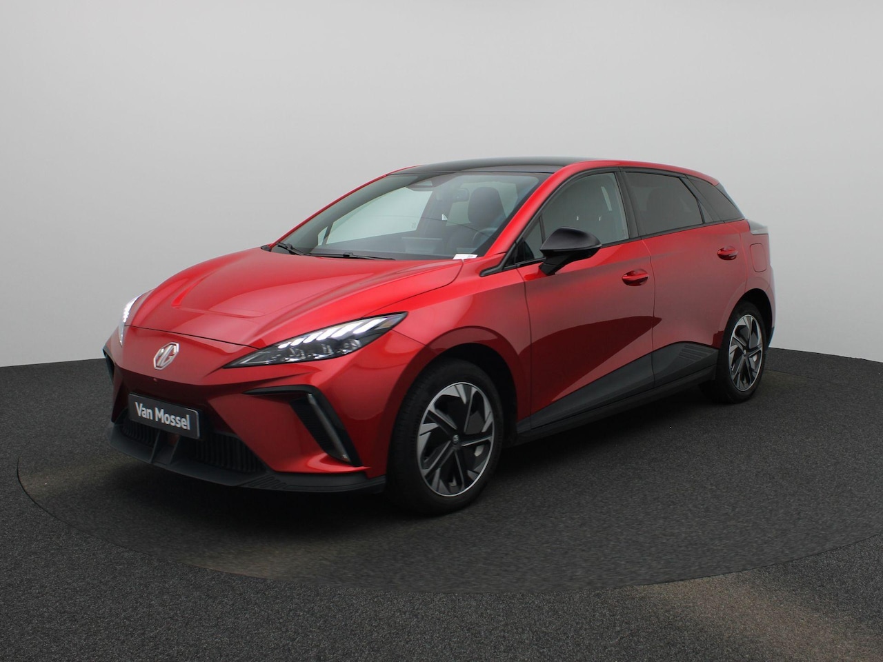 MG MG4 - Long Range 64kWh Luxury | WLTP 435 KM | SoH 97% | 360° CAM | ACC | ECC | 17" LMV | Stoel + - AutoWereld.nl