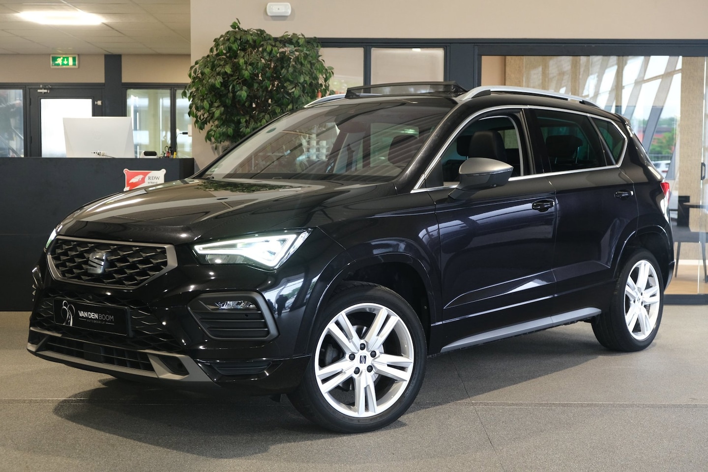 SEAT Ateca - 1.5 TSI FR-Styling 150PK DSG Pano Trekhaak 360Cam ACC Navi Virtual Led - AutoWereld.nl