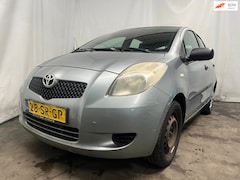 Toyota Yaris - 1.0 VVTi Terra - Schade