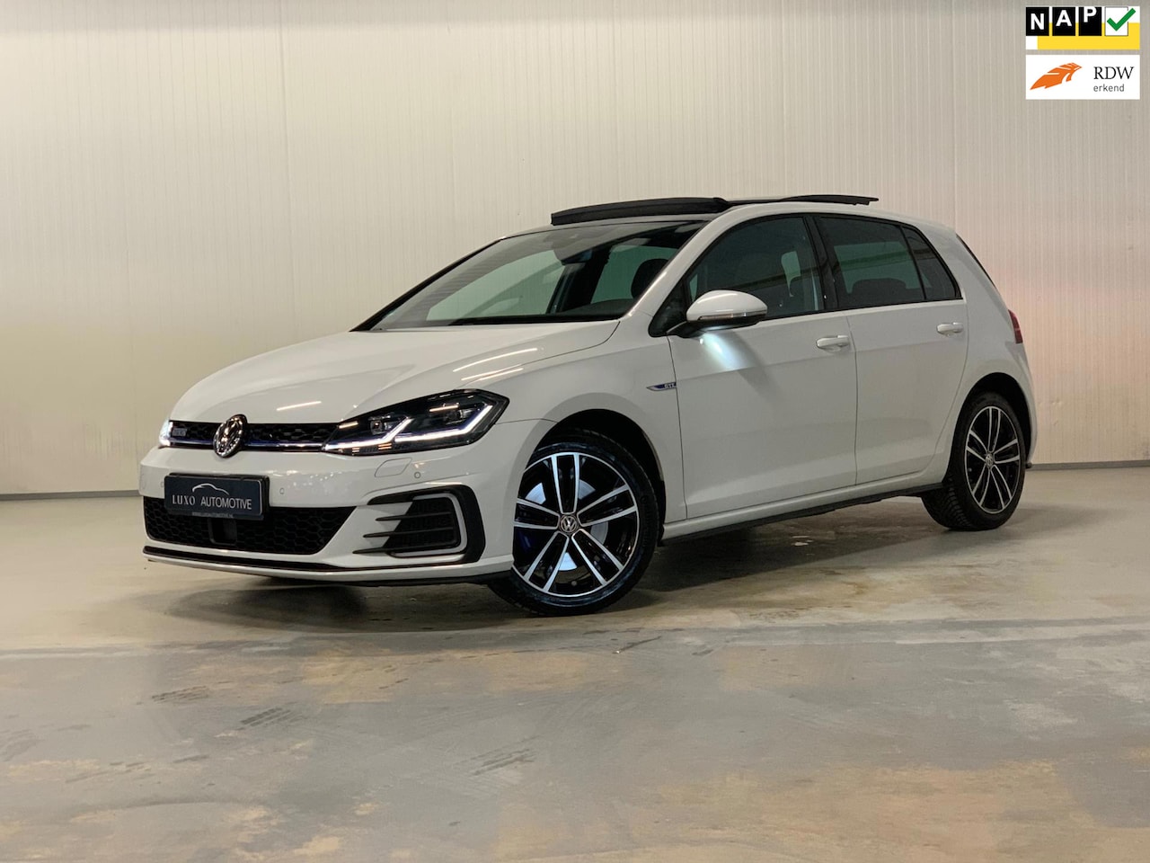 Volkswagen Golf - 1.4 TSI PHEV GTE | PANO | VIRTUAL | CAMERA | MISTLAMPEN - AutoWereld.nl