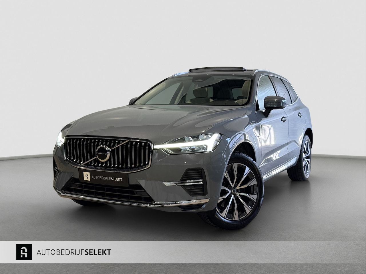 Volvo XC60 - 2.0 T6 | Pano | Trekhaak | Nieuw model | Thunder Grey | Apple Carplay | Plug-in hyrbid | C - AutoWereld.nl