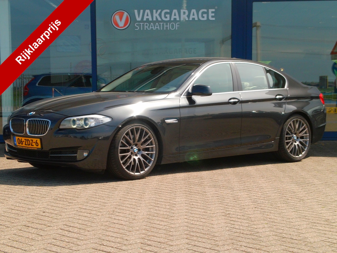 BMW 5-serie - 535i Upgrade Edition 535i Upgrade Edition, Afn.Trekhaak / Leder / Xenon / Sensoren V + A / Bluetooth / Stoelver - AutoWereld.nl