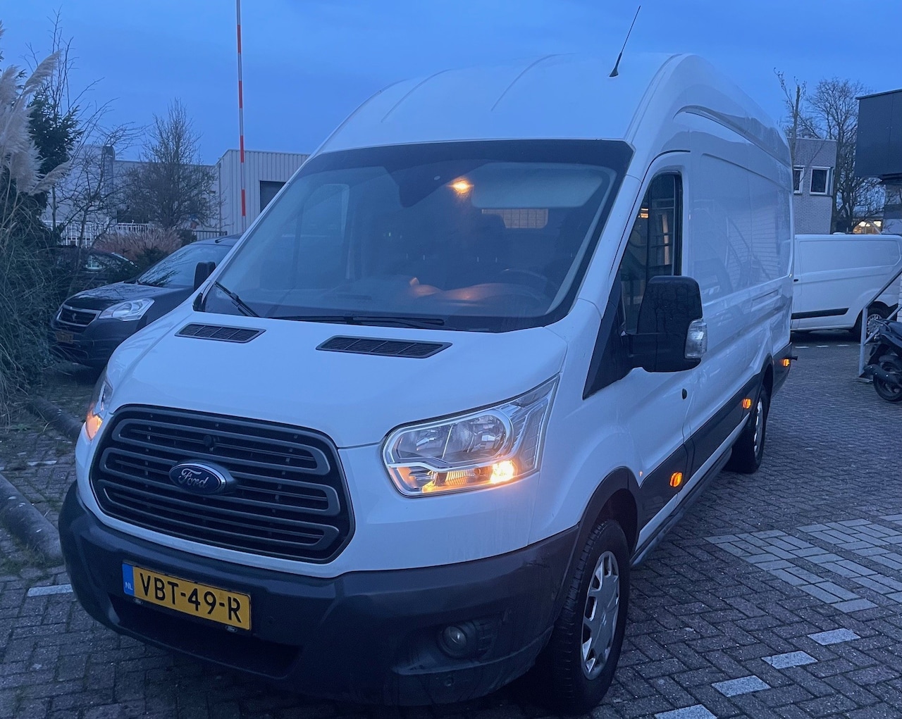 Ford Transit - 350 2.0 TDCI L4H3 Ambiente AWD - AutoWereld.nl