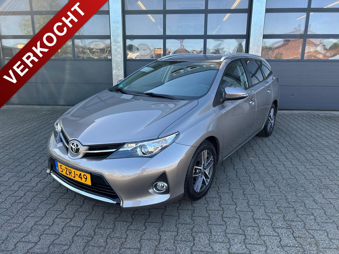 TOYOTA AURIS