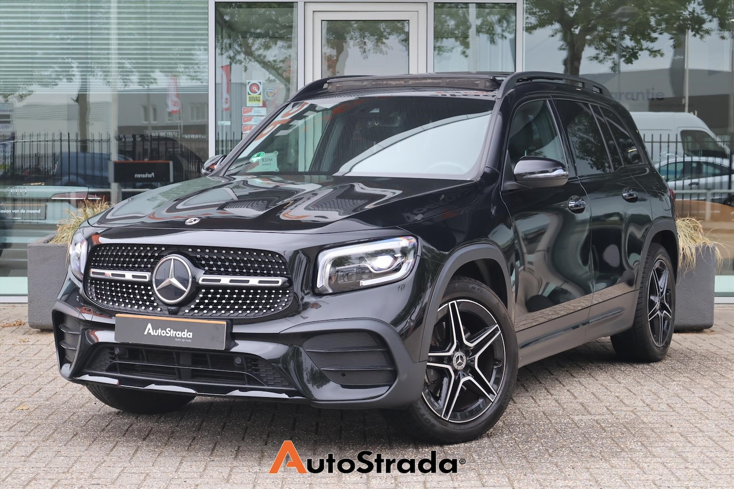 Mercedes-Benz GLB - 200 AMG-LINE 163pk I Pano I Sfeerverlichting I Navi I Memory I Stoelverwarming - AutoWereld.nl