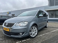 Volkswagen Touran - 1.4 TSI Highline | 7 Persoons | Pano | PDC | Climate | Stoelverw | Park assist | Goed onde