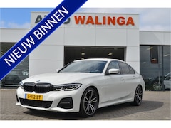 BMW 3-serie - 318i M Sport Pakket | Sfeer | Camera | Carplay | Led | Live Cockpit Pro | Leer | NL Auto S