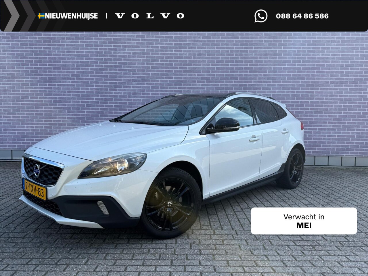 Volvo V40 Cross Country - 1.6 T4 Momentum | Panoramadak | Navigatie | High Performance Audio | Parkeersensoren | Lic - AutoWereld.nl