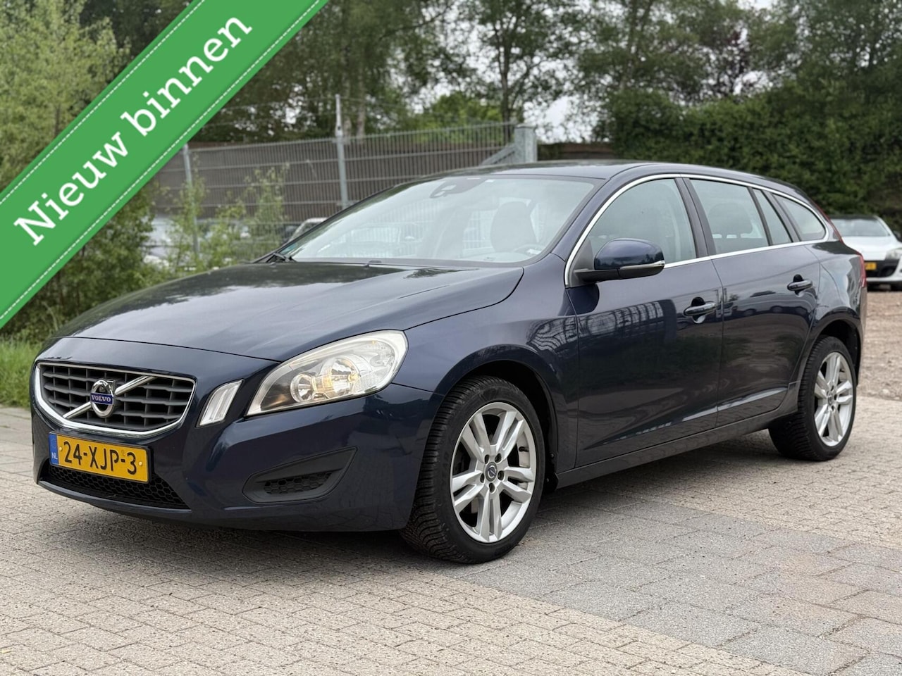Volvo V60 - 1.6 T3 Momentum AIRCO CRUISE PSENSOR NAVI TREKHAAK - AutoWereld.nl