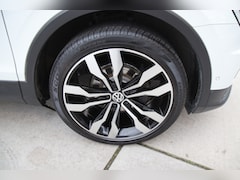 Volkswagen Tiguan - 1.4 TSI 150pk Comf. Business DSG, Carplay/Camera, winter pakket, trekhaak SALE
