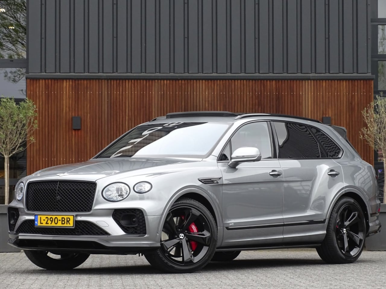 Bentley Bentayga - 4.0 V8 550PK TwinTurbo / NAIM / diamanten / carbon / 22'' black - AutoWereld.nl