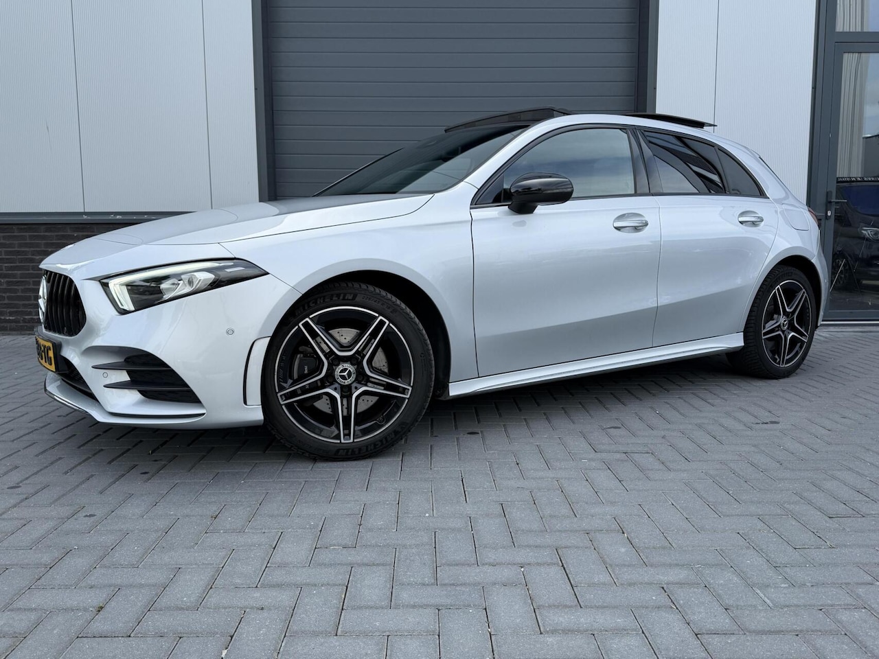 Mercedes-Benz A-klasse - 250 e AMG Line PANO|NAP|SOH93% - AutoWereld.nl