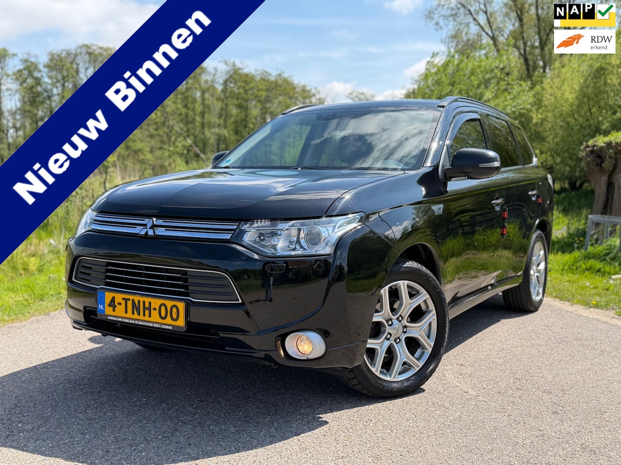 Mitsubishi Outlander - 2.0 PHEV Instyle+ AWD Automaat | Schuif-/Kanteldak | Leder | 18" Velgen | Camera | Navi | - AutoWereld.nl