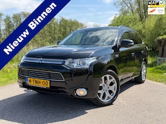 Mitsubishi Outlander - 2.0 PHEV Instyle+ AWD Automaat | Schuif-/Kanteldak | Leder | 18" Velgen | Camera | Navi |