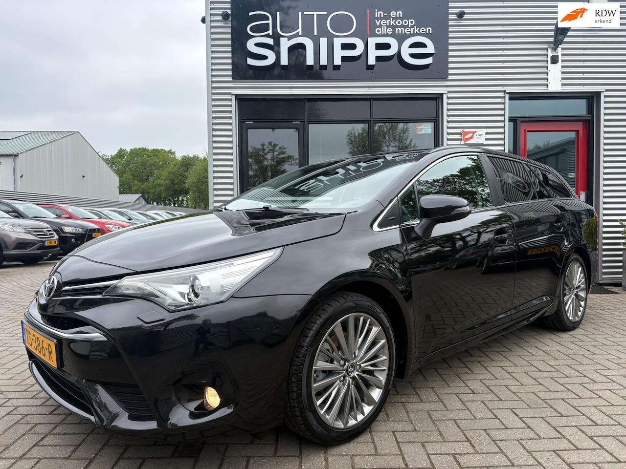 Toyota Avensis Touring Sports - 1.8 VVT-i Executive -LEDER-CLIMA-CRUISECONTROL-TREKHAAK-1500 KG TREKGEWICHT-CAMERA-STOELVE - AutoWereld.nl