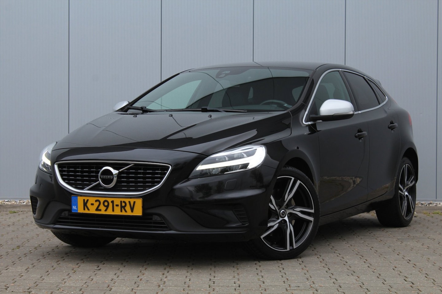 Volvo V40 - 1.5 T3 R-Design | Automaat | Navigatie | Stoelverwarming | Cruise / Clima control | LED | - AutoWereld.nl
