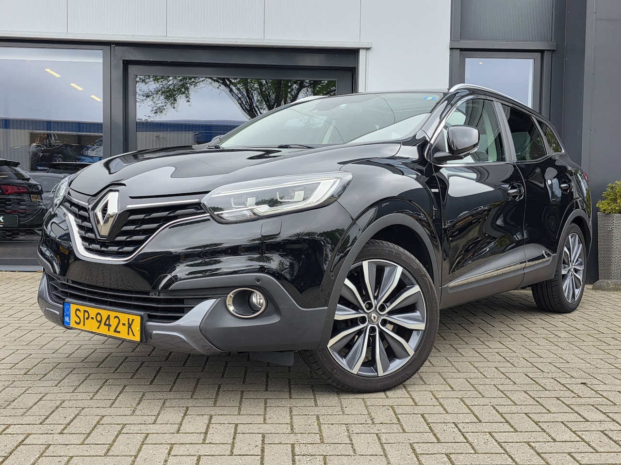 Renault Kadjar - 1.2 TCe Bose + PANO DAK + LED + CAMERA + TREKHAAK - AutoWereld.nl