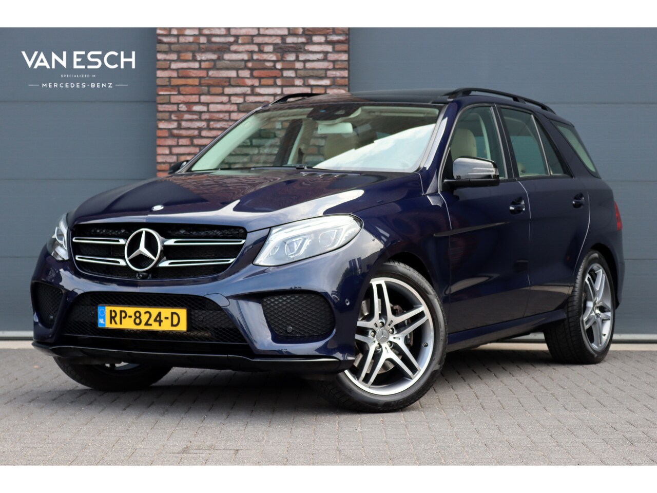 Mercedes-Benz GLE-Klasse - 400 4MATIC AMG Line | Luchtvering | Panoramadak | Trekhaak | Leder | Elek. Stoelen | Surro - AutoWereld.nl