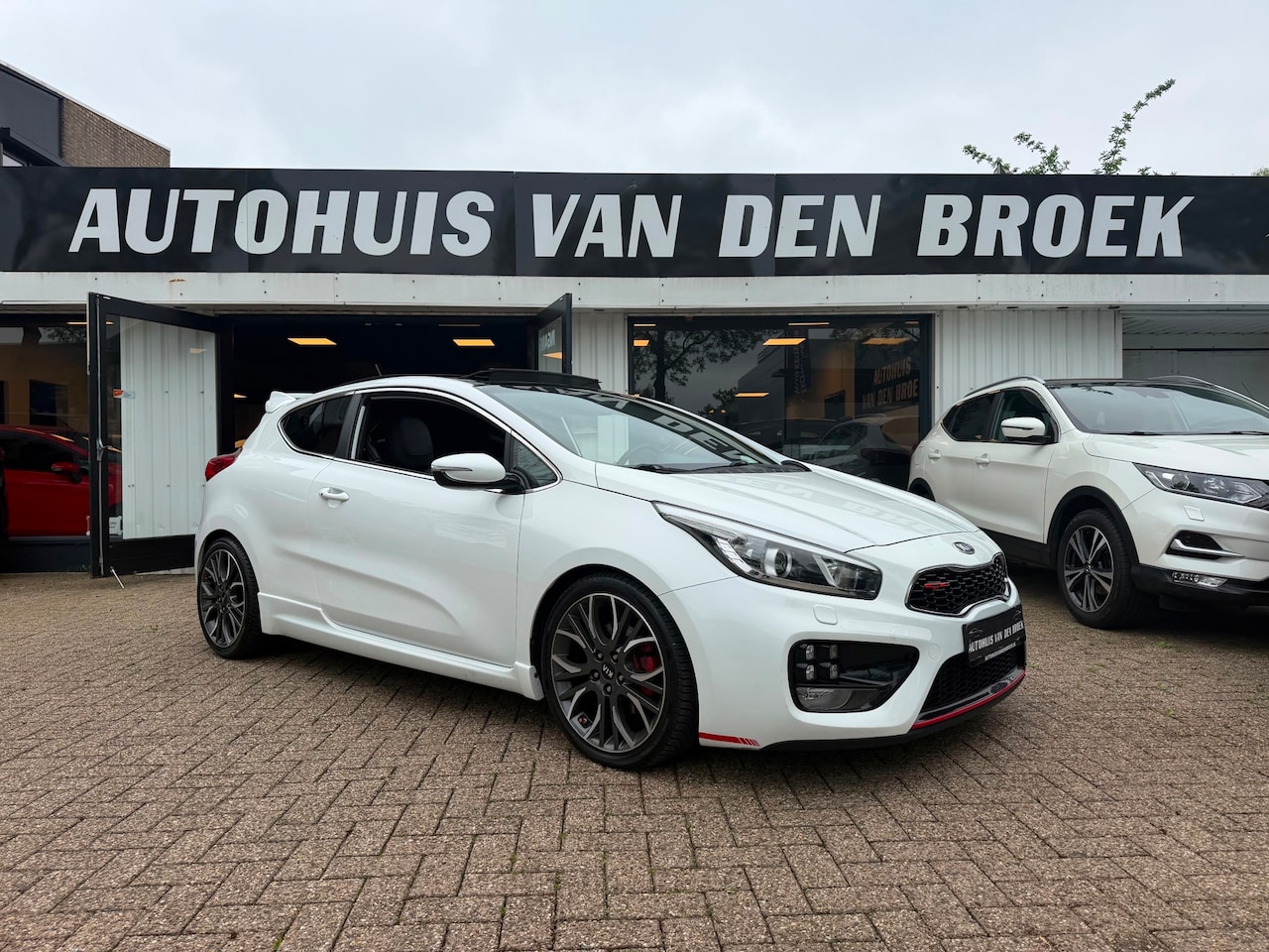 Kia Cee'd - 1.6 GT|204Pk|Pano|Navi|Cruise|Xenon|Clima|Lmv|Pdc|Elek Pakket|Nw Apk - AutoWereld.nl