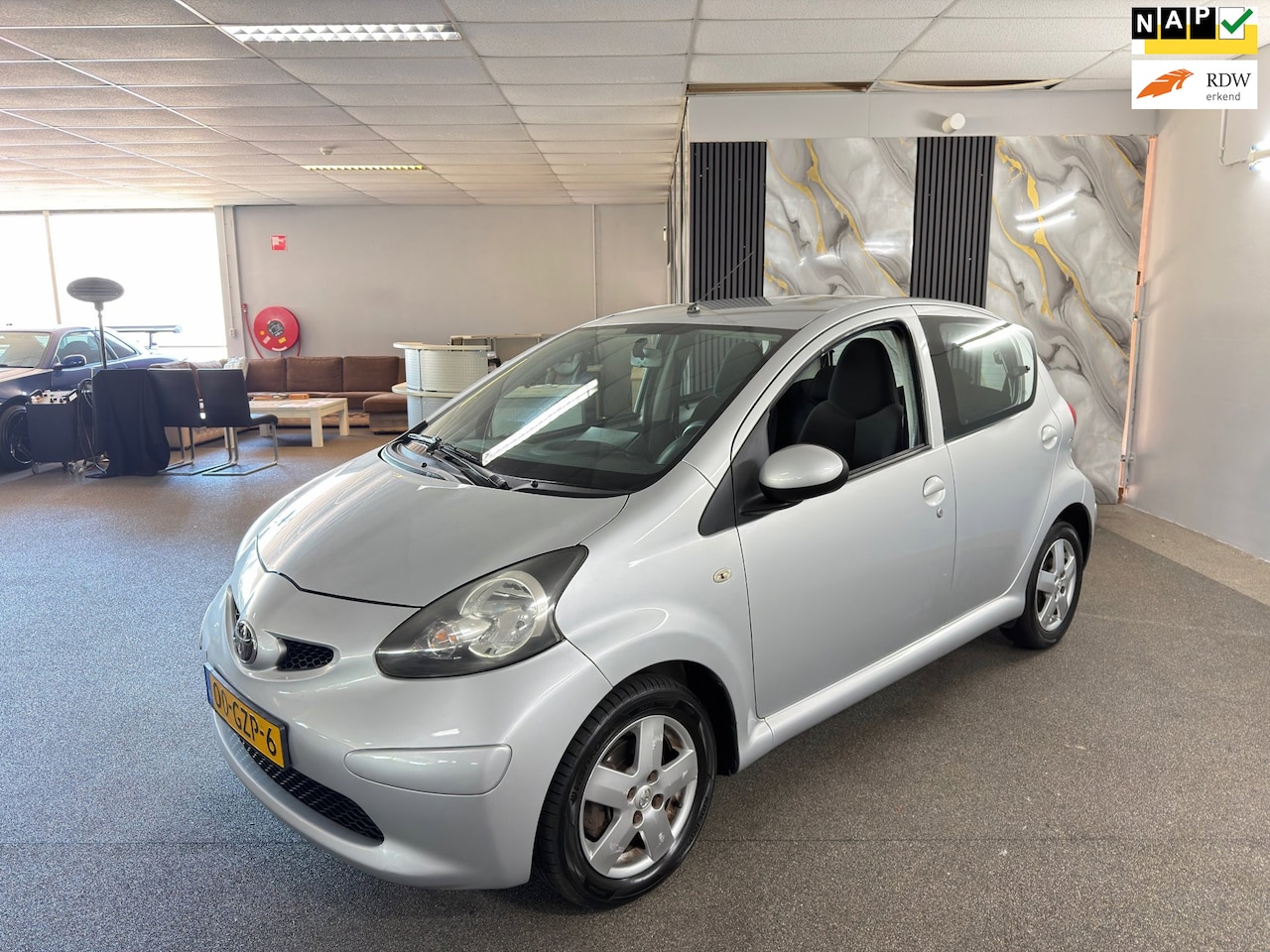 Toyota Aygo - 1.0-12V + Apk Nieuw,Automaat,Airco,Carplay,Bluetooth,Navigatie,N.A.P!! - AutoWereld.nl