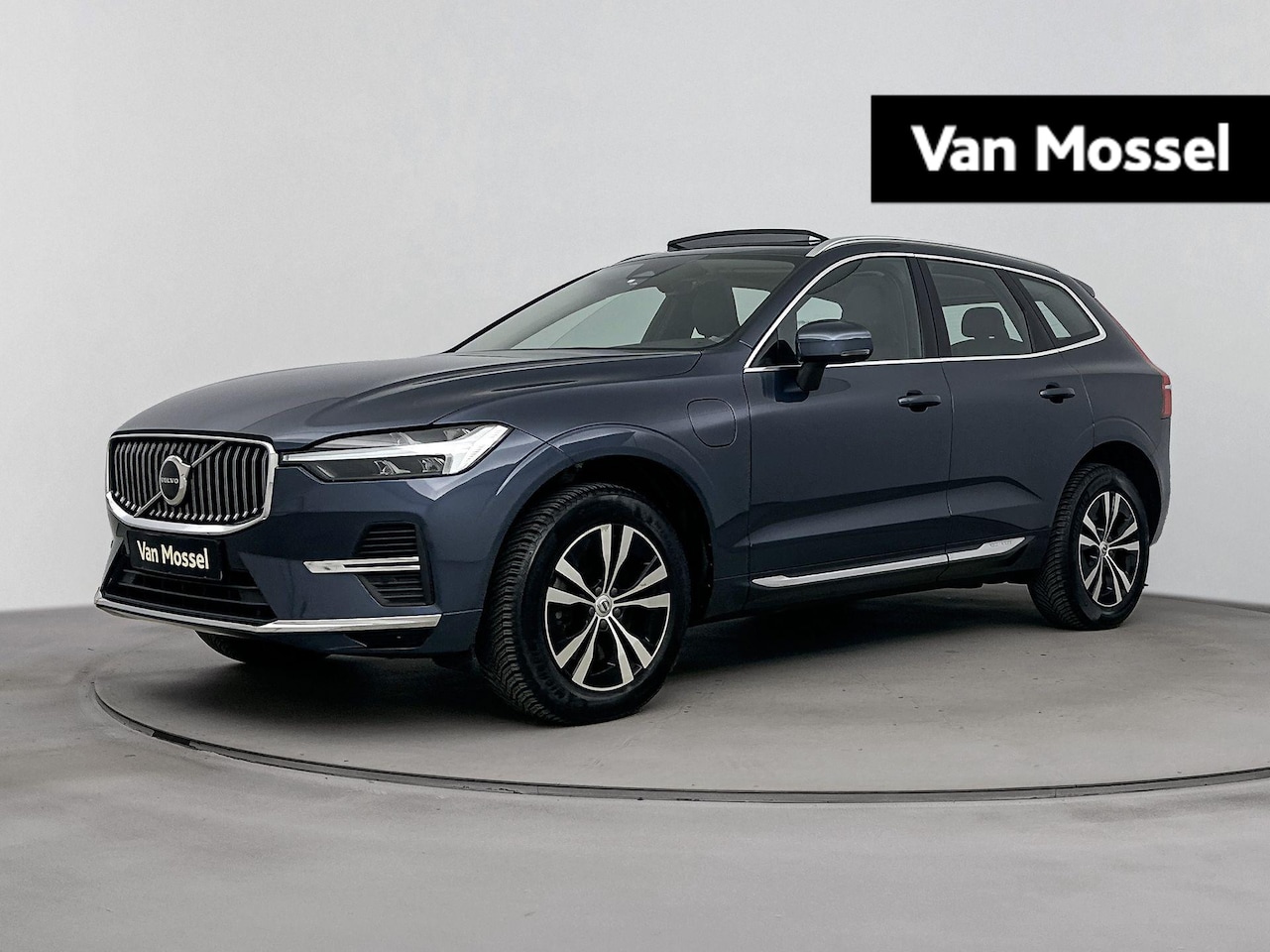Volvo XC60 - 2.0 T6 Plug-in hybrid AWD Core Bright 350PK | Wegklapbare Trekhaak | Schuif-/Kanteldak | A - AutoWereld.nl