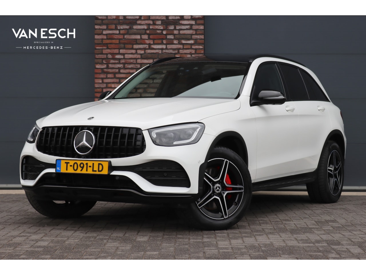 Mercedes-Benz GLC-klasse - 300e 4MATIC AMG Line Premium+ | Distronic+ | Panoramadak | Burmester | Memory | Trekhaak | - AutoWereld.nl