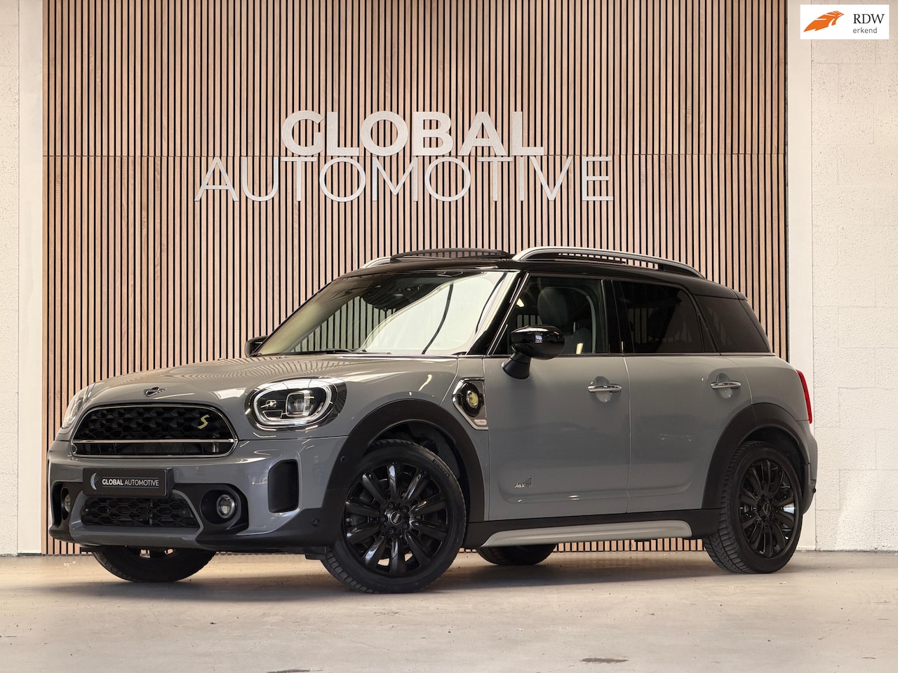 MINI Countryman - Mini 1.5 Cooper S E ALL4 Chili - PANORAMADAK - HEAD UP DISPLAY - AutoWereld.nl